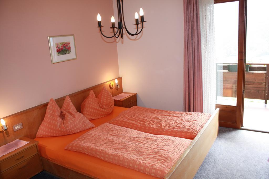 Gasthof Hotel Woehrmaurer Feldthurns Oda fotoğraf