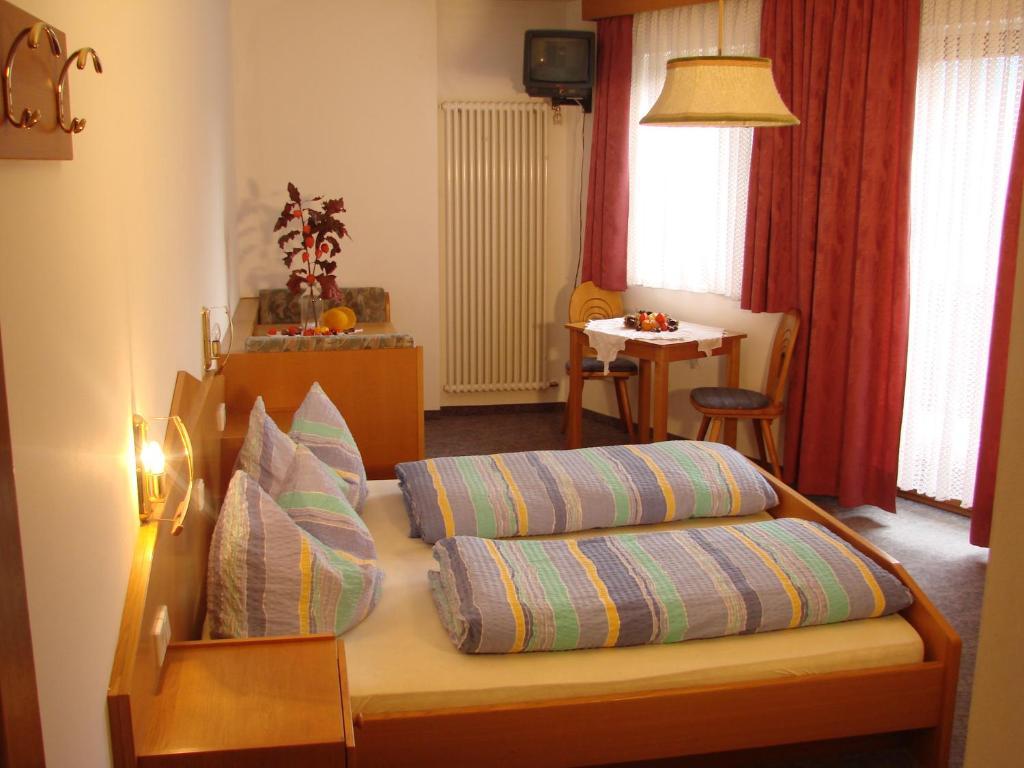 Gasthof Hotel Woehrmaurer Feldthurns Oda fotoğraf